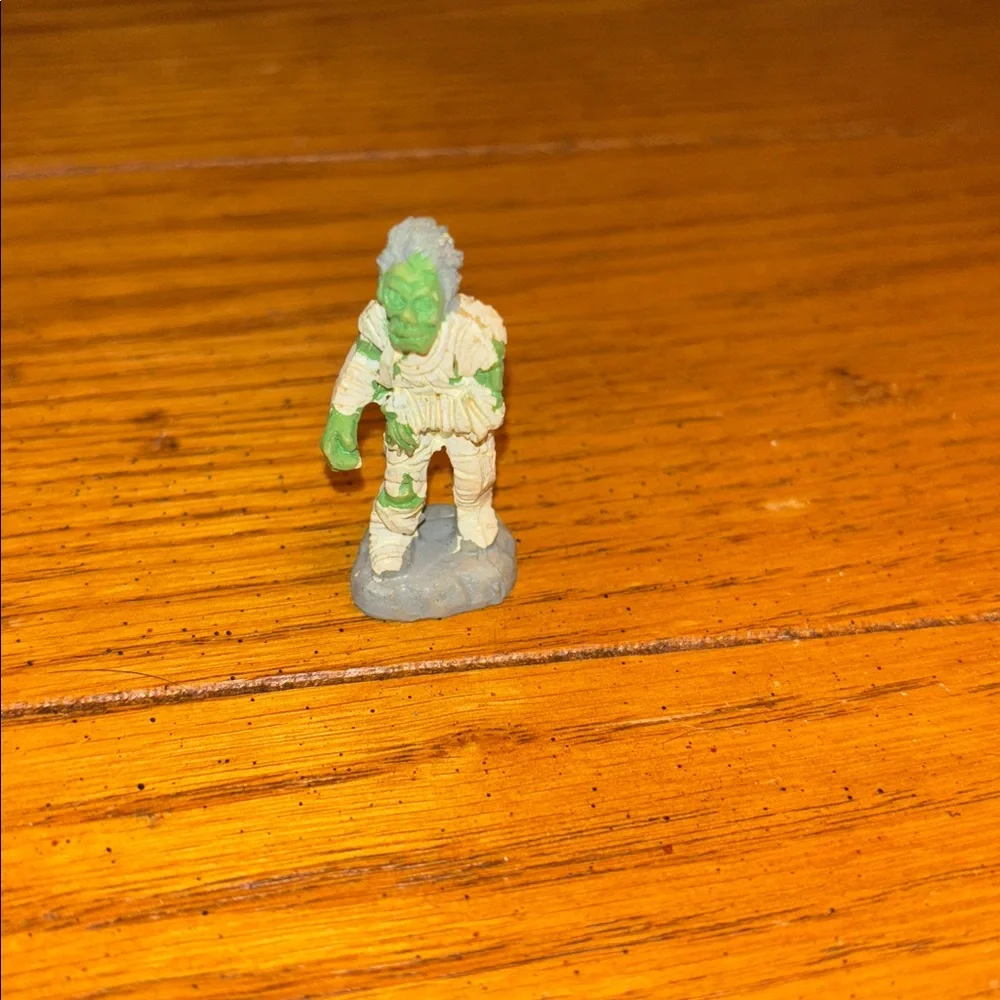 Halloween Miniature Toy Set with Pumpkins and Figurines - Picture 8 of 14